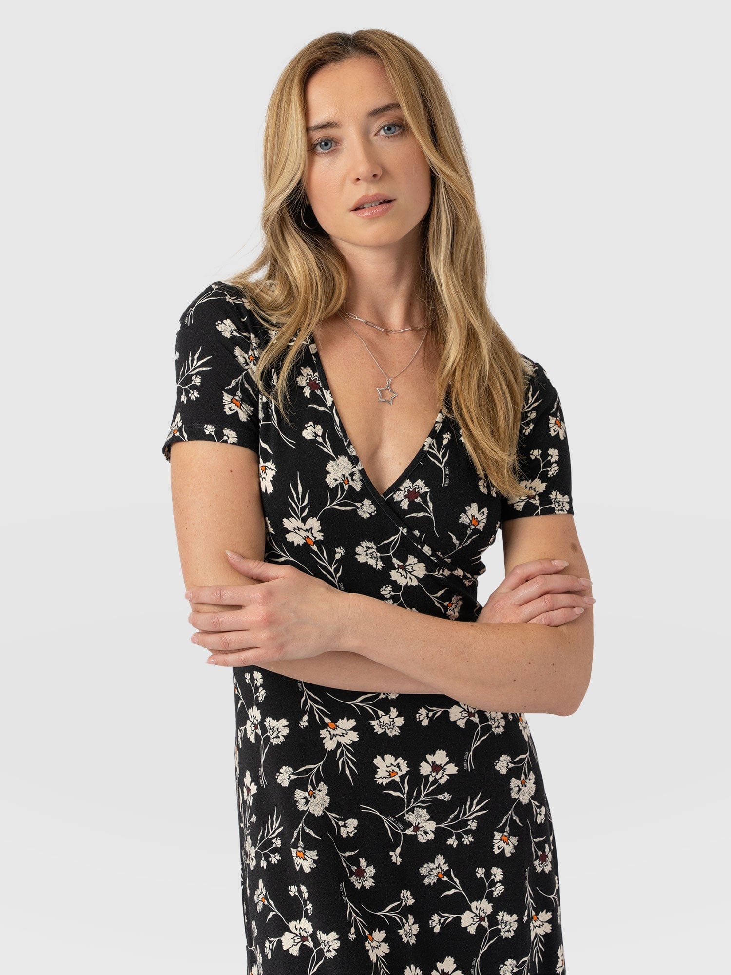Maggie Wrap Short Sleeve Midi Dress - Black Spring Floral - Women's Dresss | Saint + Sofia® EU